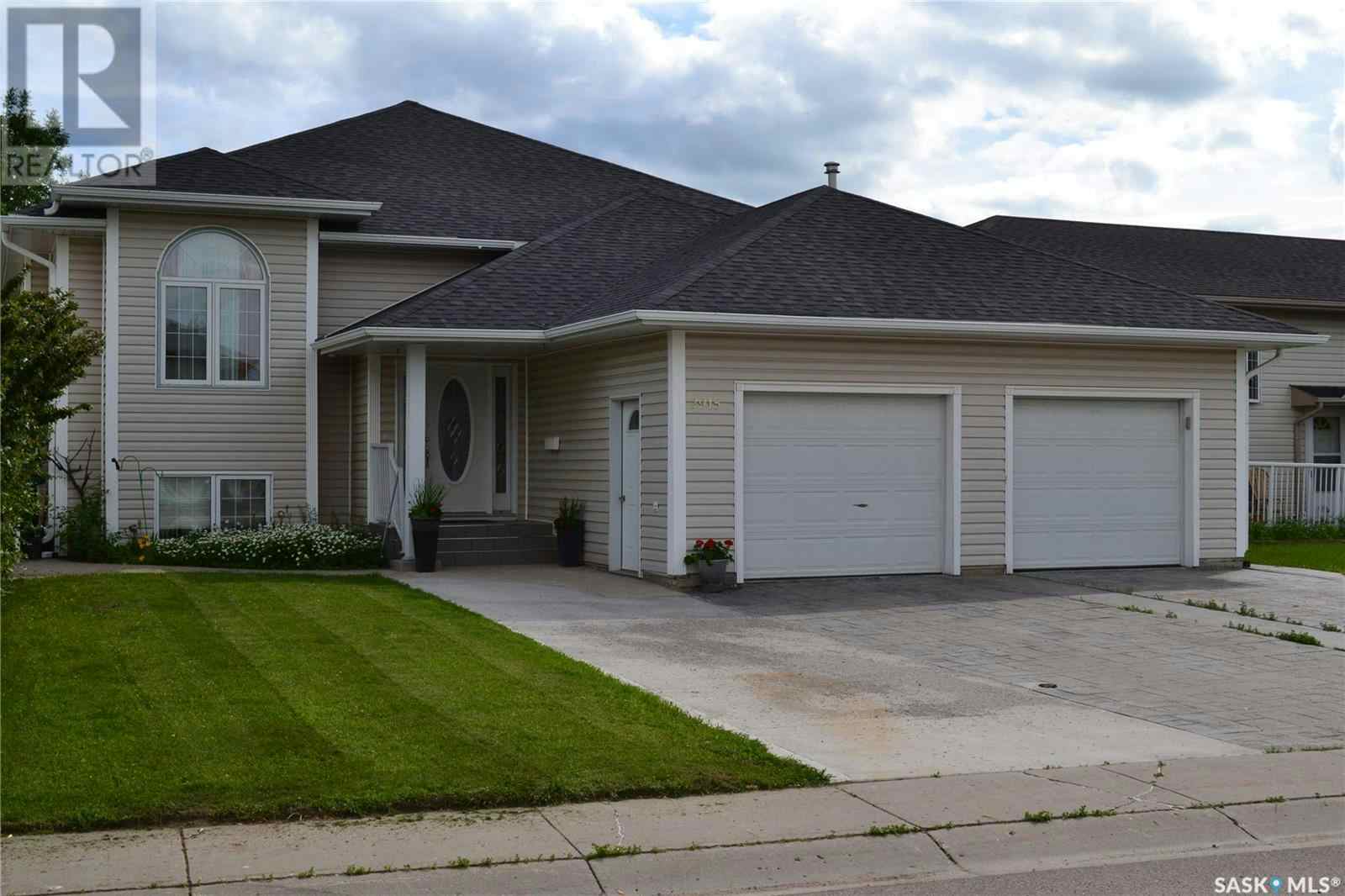 Property for Sale: 2915 37th STREET W, Saskatoon, Saskatchewan, S7L7H8