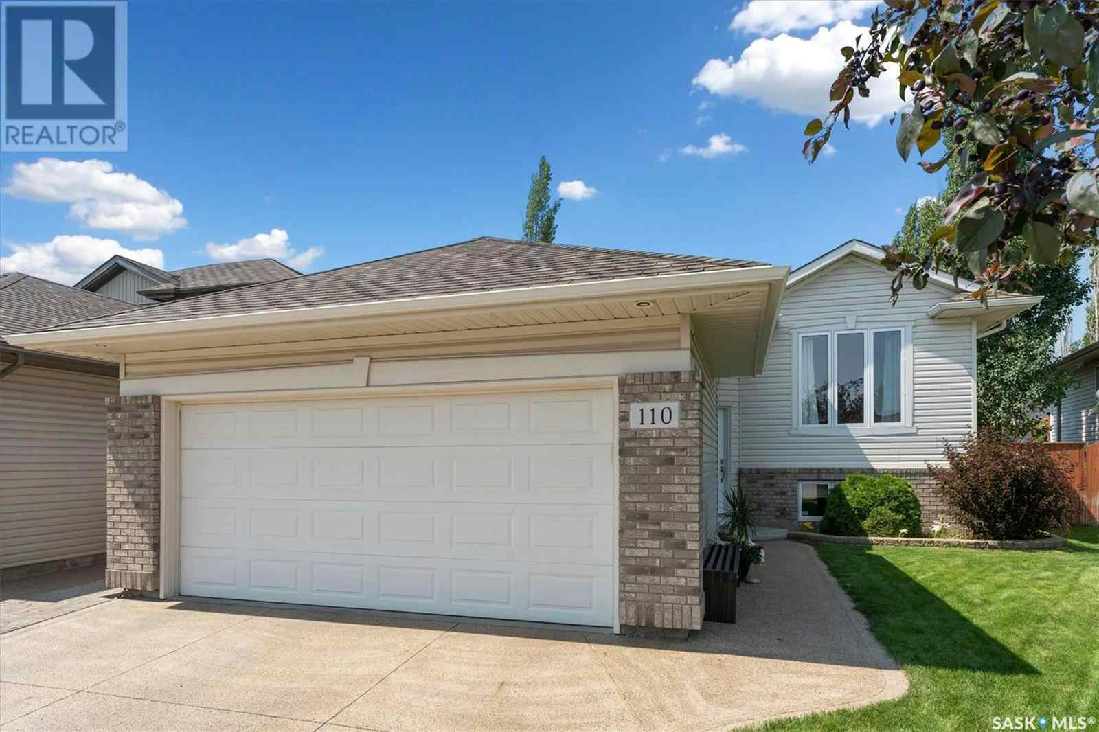 Property for Sale: 110 Borlase COVE, Saskatoon, Saskatchewan, S7T0B7