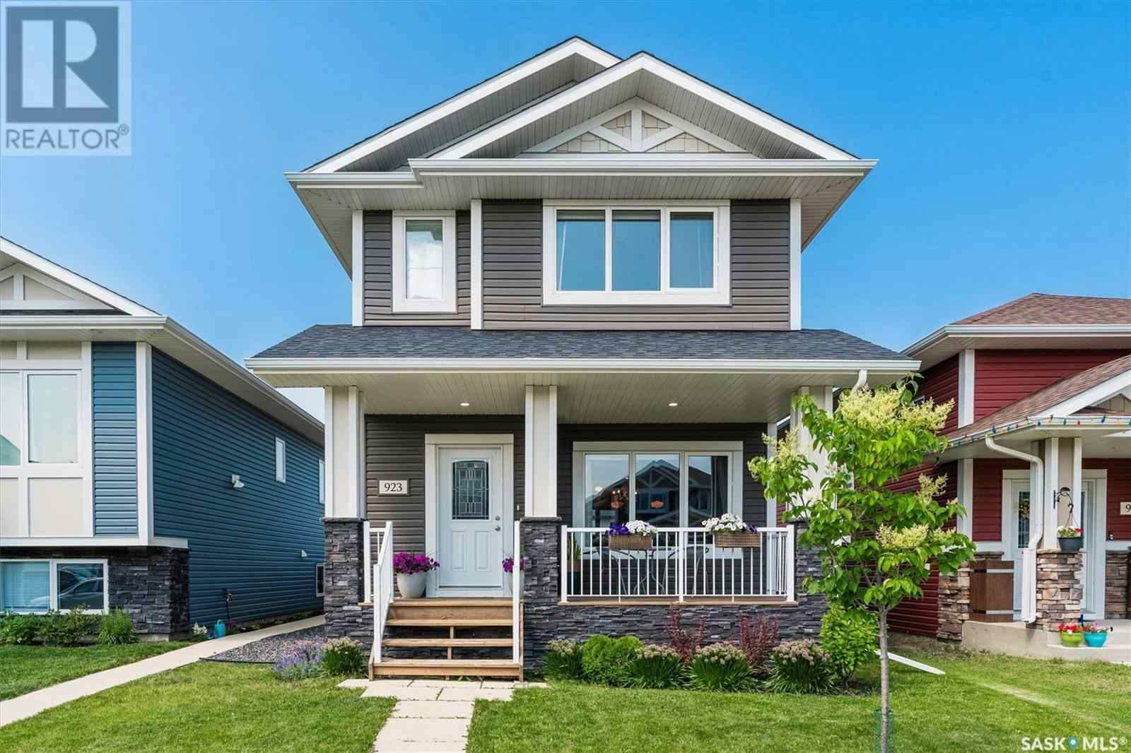 Property for Sale: 923 Kolynchuk BEND, Saskatoon, Saskatchewan, S7T0V9